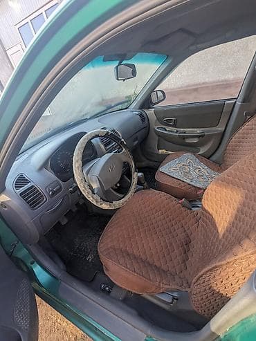 Унаа сатуу: Hyundai Accent: 2001 г., 1.5 л, Кол менен иштөөчү, Бензин, Седан — 1