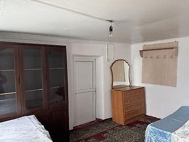 продаю бишкек: 50 м², 3 бөлмө, Унаа токтотуучу жай, Забор, тосулган — 8