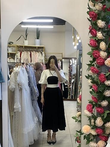 Платье миди в стиле color block (черно-белое) - Фасон: приталенное at lalafo.kg Платье миди в стиле color block (черно-белое) - Фасон: приталенное