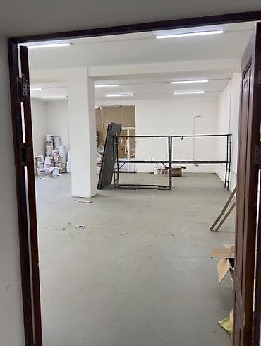 задаю: Сдается просторное помещение 230 м2 на участке 6,3 соток: под — 3