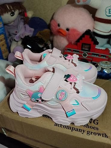 nike tech: Детские кроссовки для девочки, цвет нежно‑розовый. - Дизайн: яркие — 1