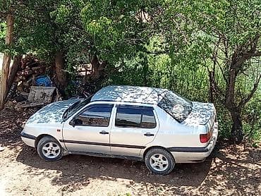Унаа сатуу: Volkswagen Vento: 1993 г., 1.8 л, Кол менен иштөөчү, Бензин, Седан — 2
