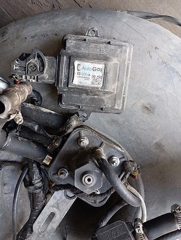 дизел авто: ГБО 4-го поколения
полный комплект на 4 цилиндра
Сняли со Степа — 4