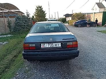 transporter multivan: Volkswagen Passat: 1990 г., Седан — 1