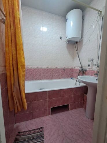 дом асанбай: 3 бөлмө, 70 кв. м, 105-серия, 1 кабат, Косметикалык ремонт — 6