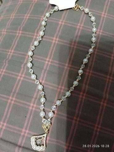 амулет богатства: Два женских колье с подвесками. 1) Колье из круглых бусин насыщенного — 2