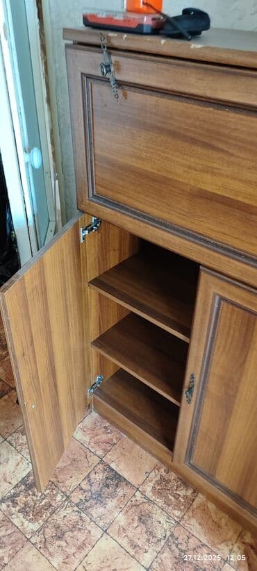 Гарнитуры для зала: Гарнитур для зала, Б/у, Тумба под ТВ, ДСП, цвет - Коричневый — 4