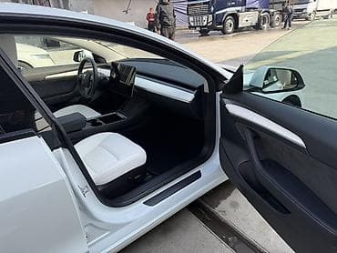 Tesla Model 3: 2022 г., Робот, Электромобиль, Седан