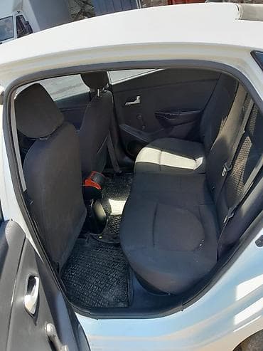 Транспорт: Kia Rio: 2015 г., 1.4 л, Механика, Бензин, Седан — 6