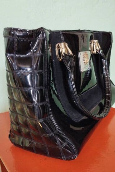 бу чехол: 100 сом. Сумка б/у, в хорошем состоянии. Не работает наружный замок — 5