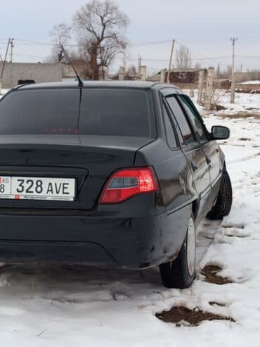 Седан чёрного цвета с тонированными стёклами. Киргизская регистрация