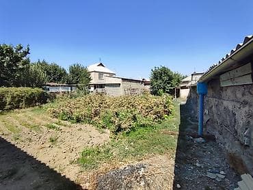 3 3: Продаётся кирпичный дом в городе Токмок Количество комнат: 7 Этаж: 1 — 5