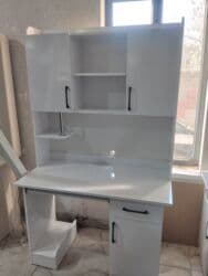 угловые компьютерные столы для дома: Компьютерный стол, С полками — 10