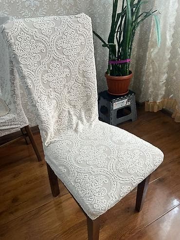 Чехлы на стулья, эластичные, с фактурным жаккардовым рисунком. -
