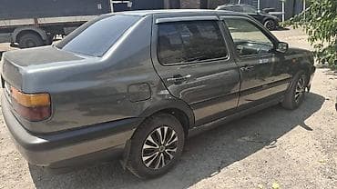 венто 1998: Volkswagen Vento: 1993 г., 1.8 л, Механика, Бензин — 4