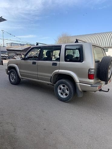 верхний орок: Opel Monterey (Isuzu Trooper), 5-дверный внедорожник. Основные — 3