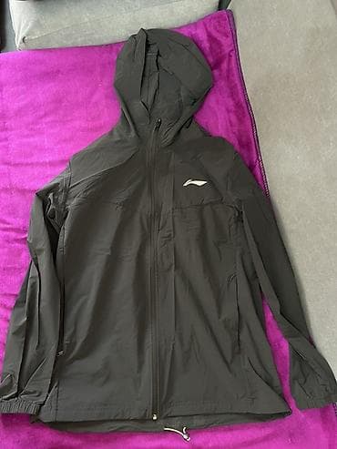 холодок: Оригинальная мужская ветровка с капюшоном Li-Ning черного цвета — 1