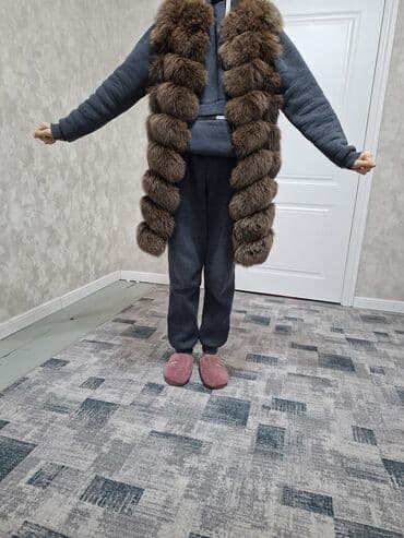 продаю в связи с переездом: Длинный женский меховой жилет из натурального меха (пухлый «шевронный» — 2