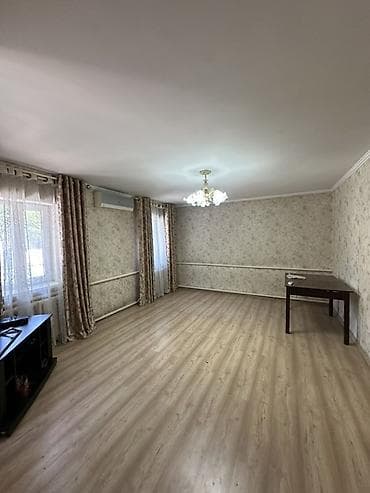 Дома: 📍 В Беловодске продаётся дом на участке 8 соток. 🏡Площадь дома — 9