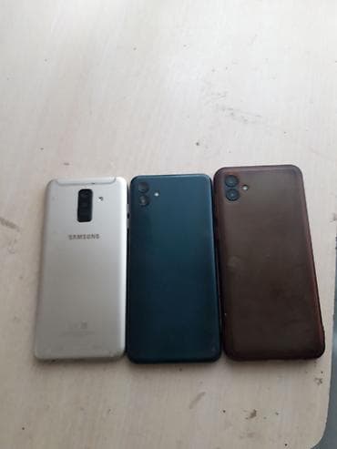 Samsung Б/у, 32 ГБ, цвет - Серебристый