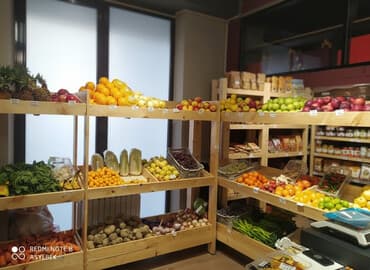 ящики деревянные для фруктов: Продаю полки для овощей и фруктов 2 шт почти новые из дерева — 1