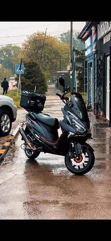 Скутер/макси-скутер 150– см³ класса - Аэродинамическое высокое