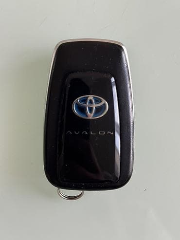 брелок на ключи авто: Ключ Toyota 2019 г., Новый, Оригинал — 2