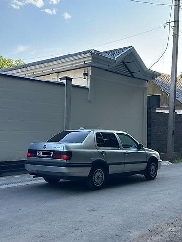 Volkswagen Vento: 1993 г., 1.8 л, Механика, Бензин, Седан