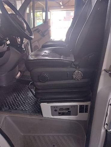 прожектор на спринтер: Mercedes-Benz Sprinter (длинная и высокая база), белый фургон — 7