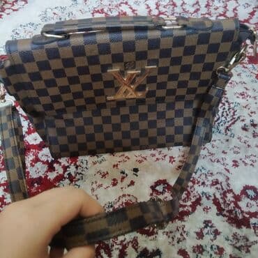 Айымдардын бут кийими: Сумка 300 сом
носила пару раз, всё чисто — 2