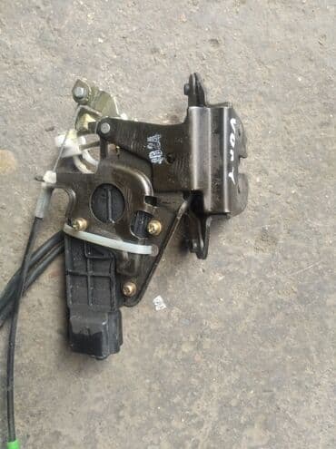 runx alex: Toyota voxy замок багажника, Тоета Вокси замок крышки багажника — 1