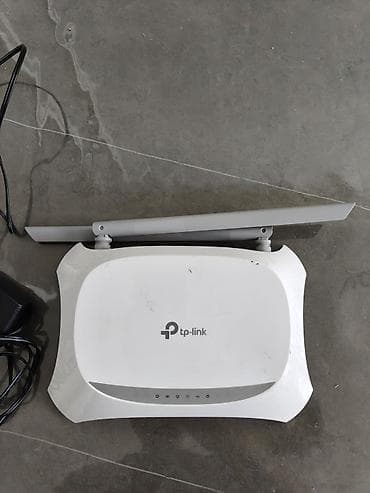 TP-Link Wi-Fi роутер белого цвета с двумя внешними антеннами для