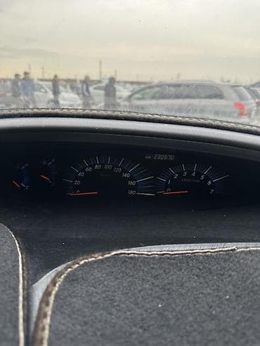 домкрат toyota: Toyota Estima: 2001 г., Минивэн — 9