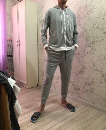 Спортивные костюмы . Размеры разные . Производство Китай . Цвета -