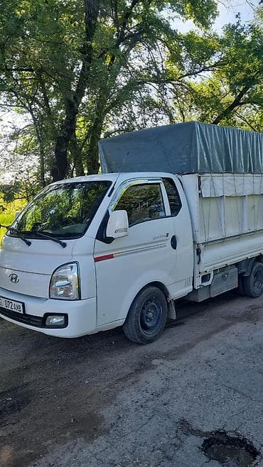 Грузовое такси на Hyundai Porter (тентованный бортовой). Услуги по at lalafo.kg Грузовое такси на Hyundai Porter (тентованный бортовой). Услуги по