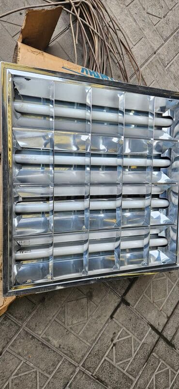 средний низкий: Продаю свитильники офисные патолочные, состояние хорошее в наличии 10 — 2