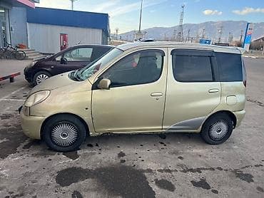 Toyota Funcargo: 2001 г., 1.5 л, Автомат, Бензин, Минивэн