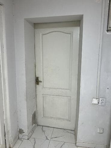 Межкомнатные двери белого цвета (несколько штук) - Материал: полотно