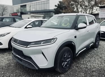 хода: BYD Yuan Up: 2025 г., Электромобиль — 2