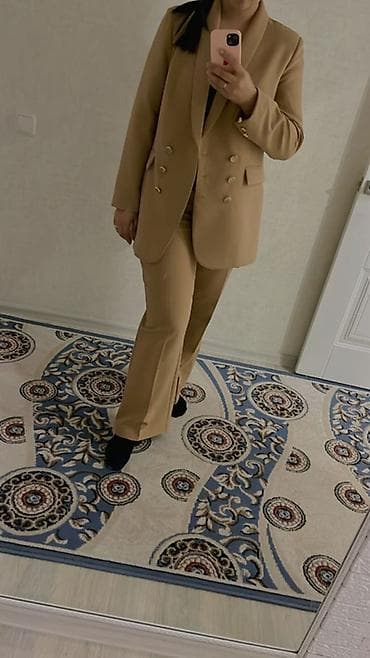 домашние костюмы: Женский брючный костюм бежевого цвета - Крой: прямые брюки со — 1