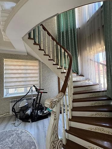 сделка: 🏡 Сдаётся двухэтажный дом на длительный срок 📍 Район: Арча-Бешик 📐 — 10