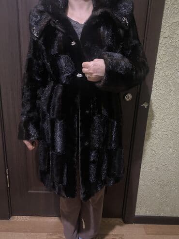 чёрный плащ: Шуба из темного искусственного меха с капюшоном — 2