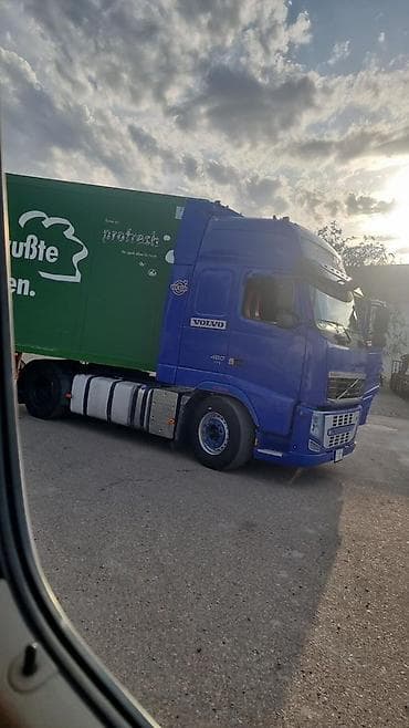 тракторный притсеп: Тягач, Volvo, Изотермический — 1