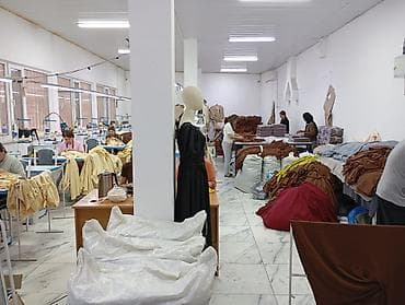 Сдаётся просторное помещение. 120м2 первый этаж,165м2 подвал и 220м2