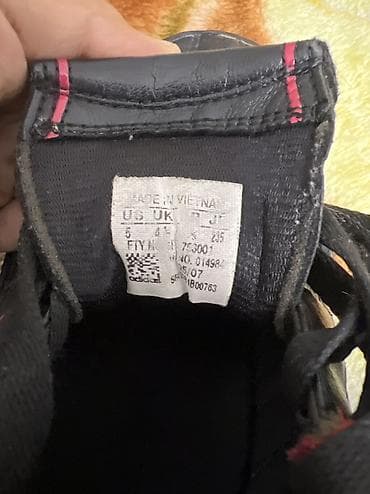 сороконожки adidas: Зальники адидас ретро да они потрепанные но это оригинал таких уже — 2