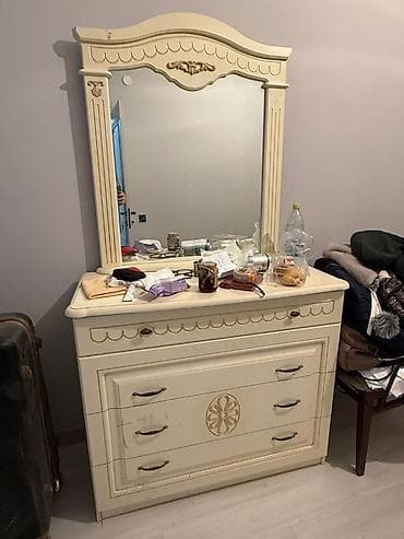 Спальный гарнитур в классическом стиле, цвет айвори с золотистым