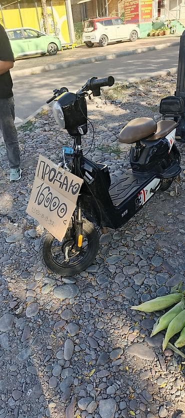 Электроскутер компактного городского формата. Основные особенности: - — 1