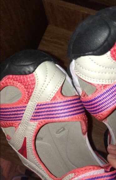 где можно продать старые вещи в бишкеке: В связи с отъездом продаётся НОВАЯ и ПОЧТИ НОВАЯ обувь (всего 1 раз — 6