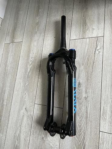 воздушный вилка: Велосипедная вилка RockShox (модель из линейки 30/Recon, надпись — 1