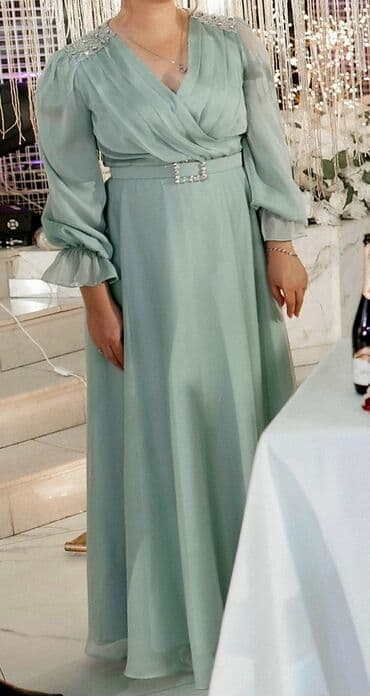 Вечернее платье, Классическое, Длинная модель, Шелк, С рукавами, Камни, XL at lalafo.kg Вечернее платье, Классическое, Длинная модель, Шелк, С рукавами, Камни, XL